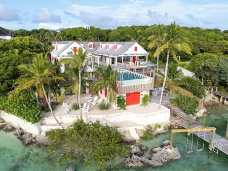 King’s Crown – Luxury Waterfront Estate on Harbour Island, Bahamas Отели в г. Данмор-Таун