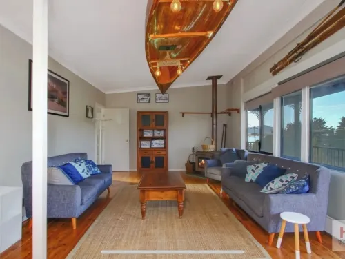 Three Bedroom Lakeview house with drying/bike room