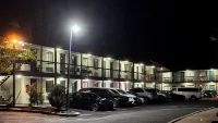 Red Carpet Inn Norwalk - parking