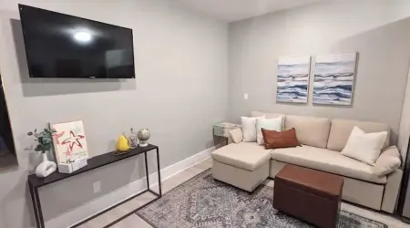 Beach Vibe close to Museum Row Отели в г. Кларк