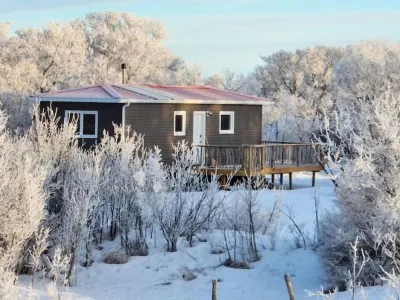 Coulee Creek Cabin Hotels near Riverdene Garden Centre