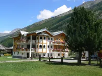 Mountain Stay with Balcony