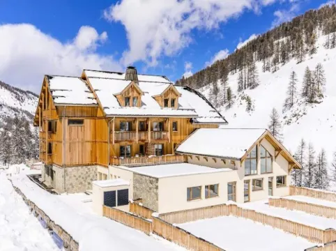 Apartment in Vars-Les-Claux with Mountain Views