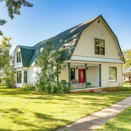 Patio & Mountain Views: Farmhouse in Mancos!