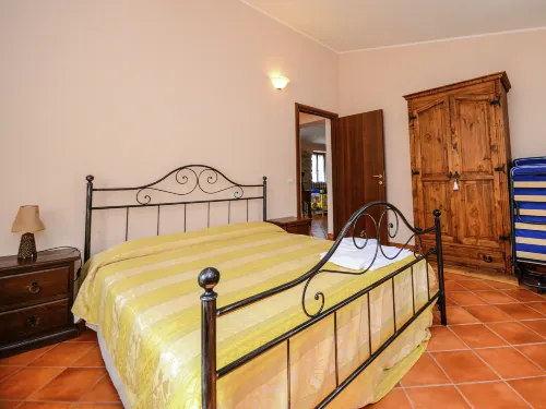 Mansion in Apecchio near Lake