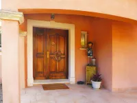 Premium villa with garden and pool, Lambesc Hotels in Lambesc