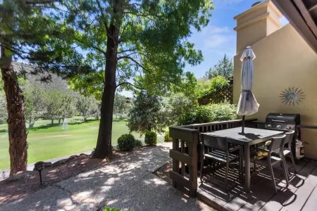Golf, Hike or Bike Sedona at our Gated 2 Bed 2 Bath Resort Condo Отели рядом с достопримечательностью «Белл Рок»