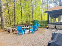 Cabin on lake . Pet friendly