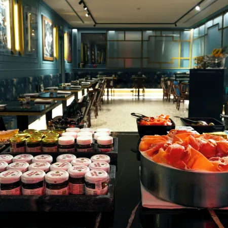 The Glam Boutique Hotel & Apt