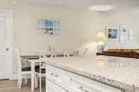 Lovely Lutz Living Hotels in Cheval