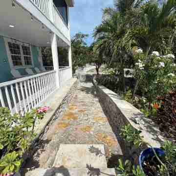 Ocean Views - Comfy Family Home Sleeps up to 10 - Hideaways Beach Club Hotel Exterior