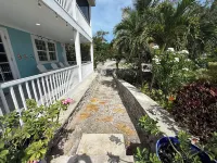 Ocean Views - Comfy Family Home Sleeps up to 10 - Hideaways Beach Club Hotels in George Town