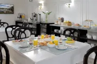 MR Express (ex Hotel Neruda Express) - breakfast