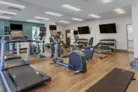 هوليداي إن إكسبرس آند سويتس فينيكس دونان - ستايت كابيتول باي آيتش جي - نادي رياضي