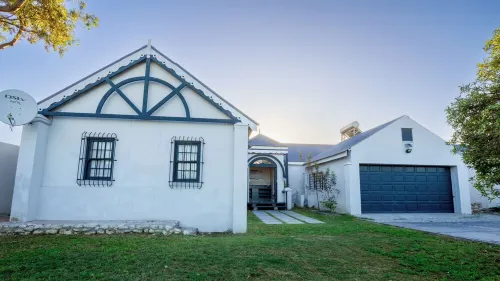 Bergriverliving: Family Accommodation on the Banks of the Berg River! Hotels in Velddrif