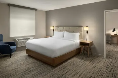 Four Points by Sheraton Downtown Seattle Center Hotels near Space Needle