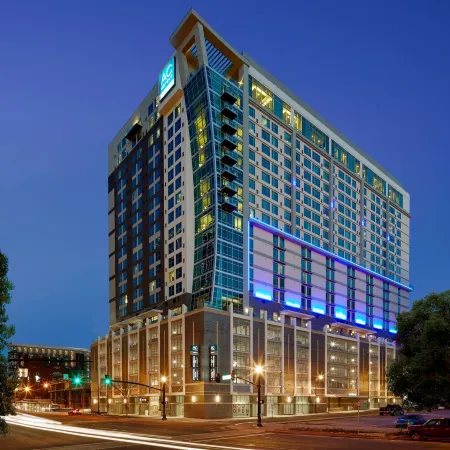 SpringHill Suites Nashville Downtown/Convention Center Отели рядом с достопримечательностью «Музей Пэтси Клайн»