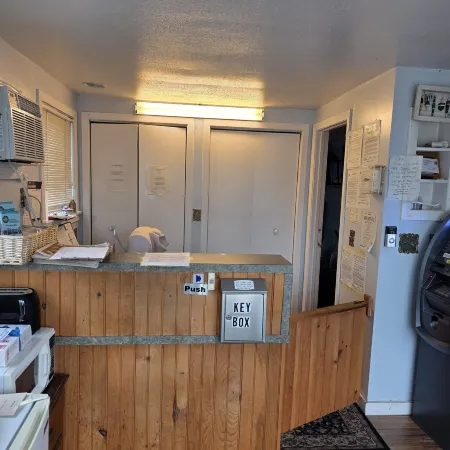 12 Ashworth Ave Suites