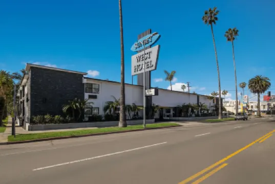 Sunset West Hotel, SureStay Collection by Best Western Hotel berhampiran TCL Chinese Theatre