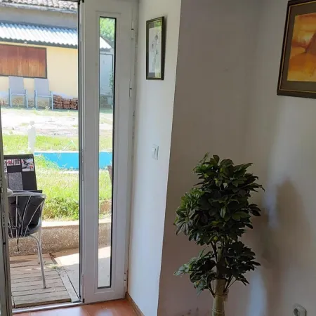 2 Bed Villa - Sleeps 7 - Private Garden - Parking