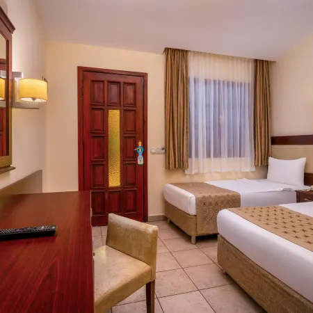Ozlem Garden Hotel Отели рядом с достопримечательностью «Озеро Титреенгёль»
