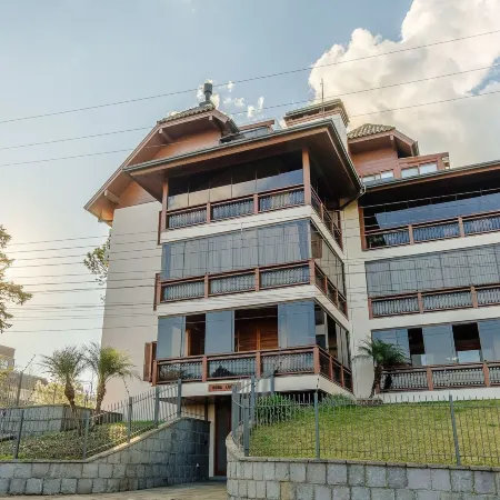 3 Bedroom Apartment with Mountain View Rlu0302