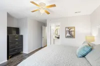 Family-friendly Retreat - Enviable Location! - 2 Yıldız