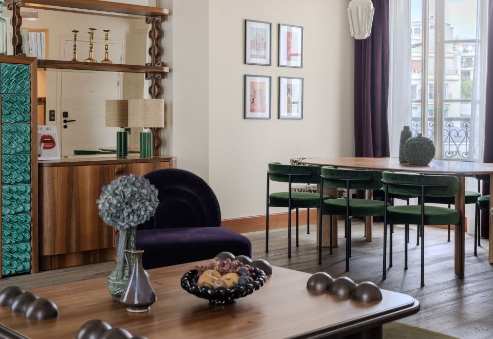 1.75 파리 라 트레브 호텔 전경