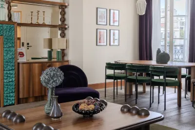 1.75 Paris La Trêve Hôtels à proximité de : Fresque Regard sur Paris