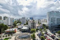 Walk to Beach & Restaurants 1Br w/City Views