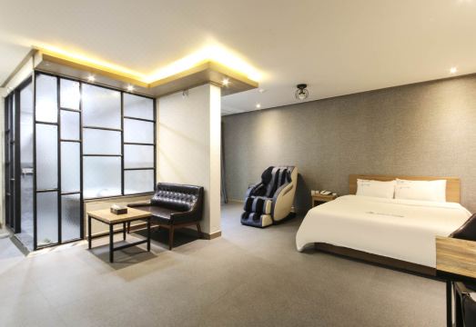 두바이 무인텔 주차장