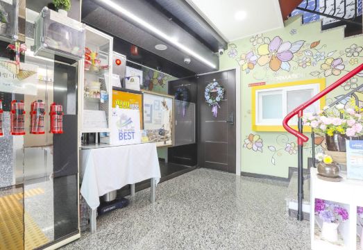 섬모텔 내부 인테리어
