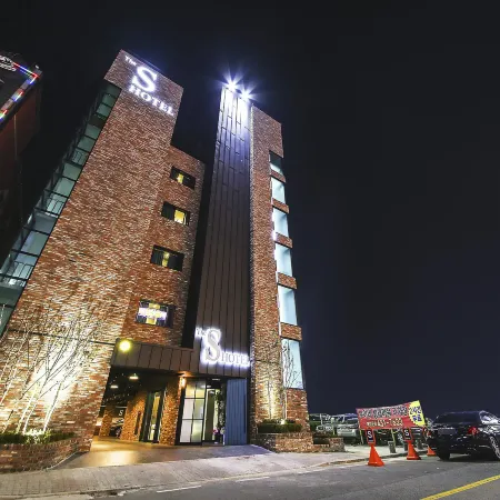 Siheung the S Hotel Отели рядом с достопримечательностью «Парк Окгу»