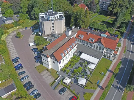 Amrâth Berghotel Amersfoort Отели рядом со станцией Amersfoort Schothorst