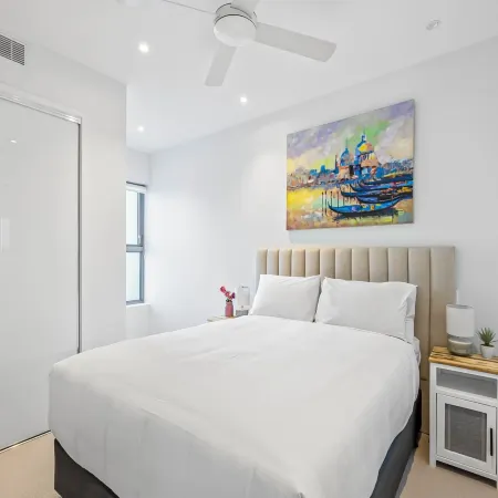 Waterfront 2-Bed Oasis - Pool, Steam, Jacuzzi, Gym