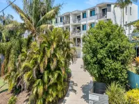 2-Bed near Beach with BBQ & Stunning Ocean Views