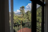 Emerald Borjomi Hotel - Bjergudsigt