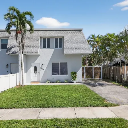 3-BDR Guitar House, Walk to Casino, located close to EVERYTHING