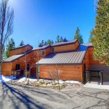 Alpine Getaway 3 Bedroom Home by RedAwning