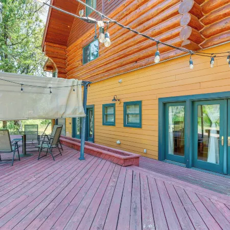Deck, Grill and River Access California Escape!