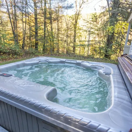 Restored 1800s Farmhouse in Beautiful Hocking Hills