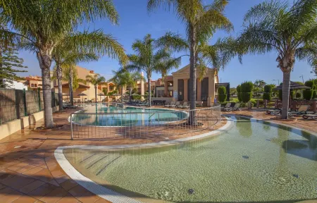 B27 - Luz Bay 2 Bedroom Apartment