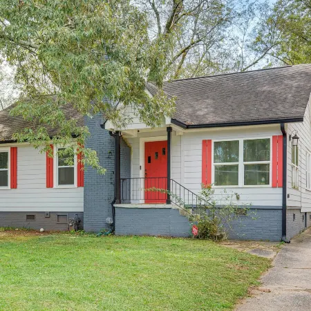 7 Mi to Dtwn Atlanta: Family Home w/ Large Yard!