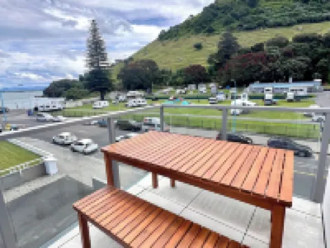 6 on Adams Hotels in Mount Maunganui