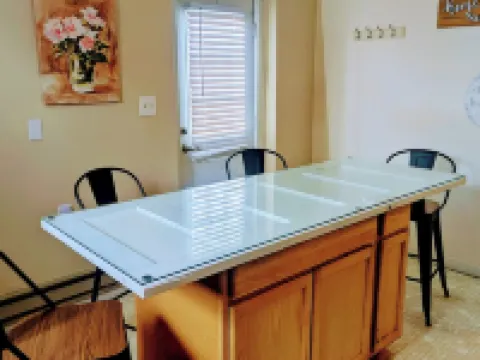 Relaxing Rustic Oasis II -  6 Min Walk to Downtown! Cyclist Welcomed! Hotels in Cumberland