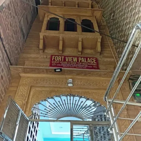 Fort View Haveli Отели рядом с достопримечательностью «Башня с часами Ghanta Ghar»