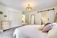 2 Mi to Lake Sammamish State Park! Modern Duplex - parking