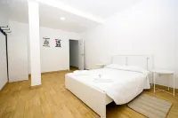 R 02 - Bedroom 2 in Casa do Moinho Guesthouse - Pensions