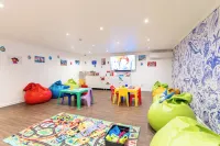 Lagoon Beach Hotel & Spa - Family
