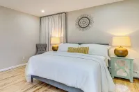 Shop, Hike, Golf & Swim: Inviting Deer Park Escape - Homestays